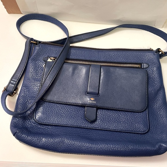 Fossil Blue Leather Crossbody Messenger Style Purse with front snap pocket - Picture 1 of 16
